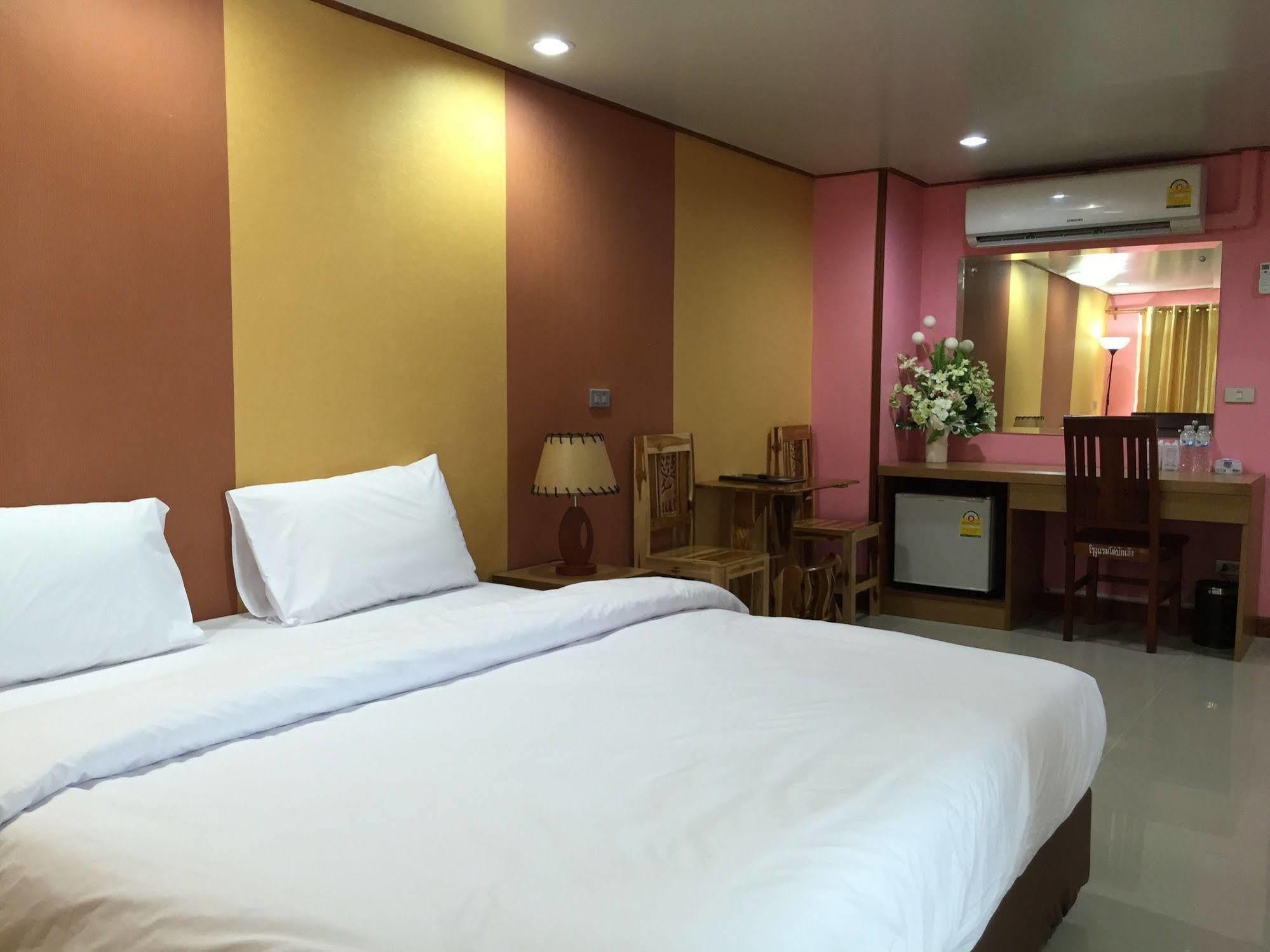 Toh Buk Seng Ayutthaya Hotel Extérieur photo